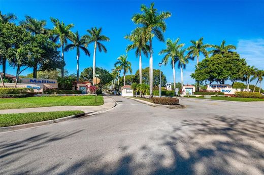 Townhouse - Pembroke Pines, Broward County