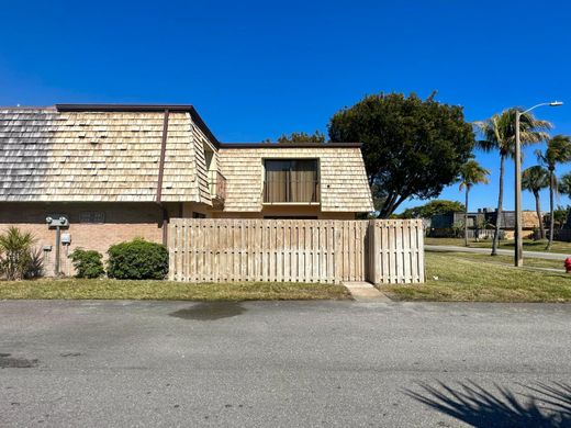 Townhouse in Palm Springs, Palm Beach