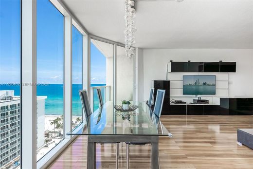Sunny Isles Beach, Miami-Dade Countyのアパートメント・コンプレックス
