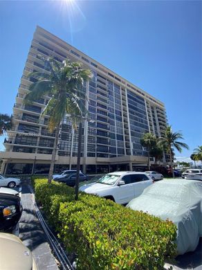 Residential complexes in Hallandale, Broward County