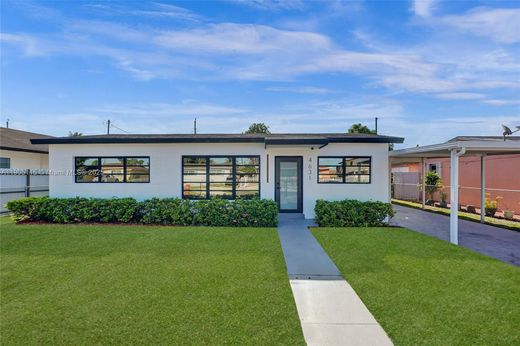 Villa en Hialeah, Miami-Dade County