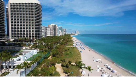 Residential complexes in Bal Harbour, Miami-Dade