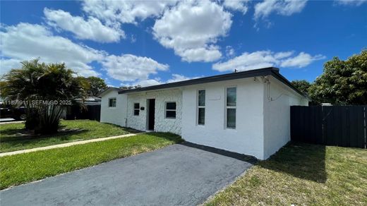 Villa - Pembroke Pines, Broward County