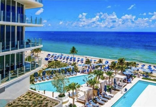 Residential complexes in Fort Lauderdale, Broward County