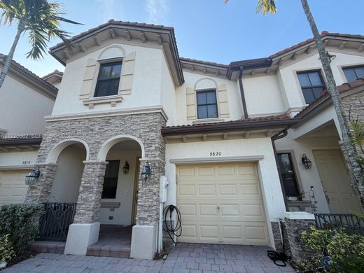 Doral, Miami-Dade Countyのタウンハウス