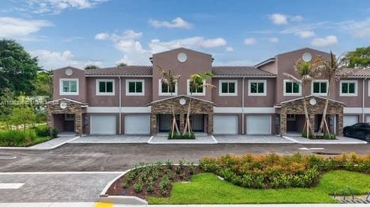 Residential complexes in Coral Springs, Broward County