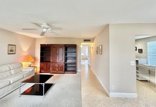 Residential complexes in Delray Beach, Palm Beach