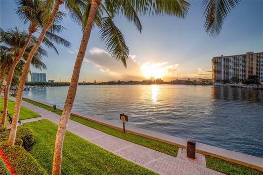 Kamienica w Sunny Isles Beach, Miami-Dade County