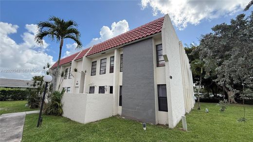 Residential complexes in Coral Springs, Broward County