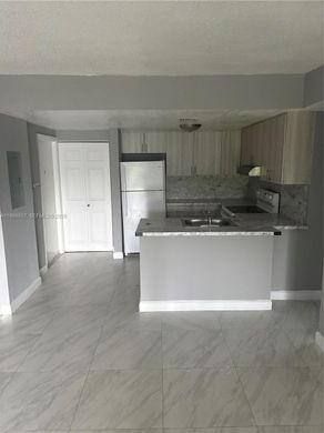 Residential complexes in Deerfield Beach, Broward County