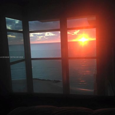 Residential complexes in Miami Beach, Miami-Dade