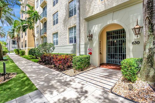 Residential complexes in West Palm Beach, Palm Beach