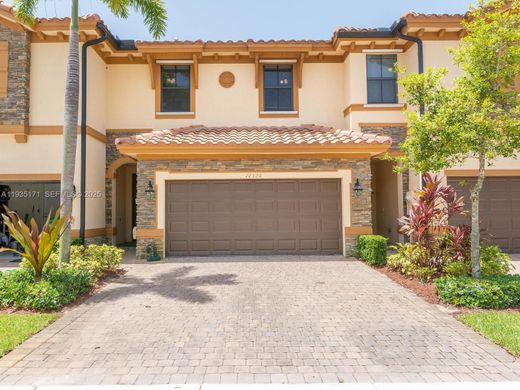 Townhouse in Davie, Broward County