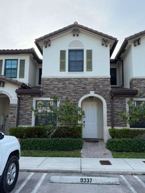 Townhouse in Hialeah, Miami-Dade