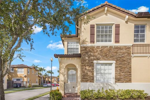 Residential complexes in Cutler Bay, Miami-Dade