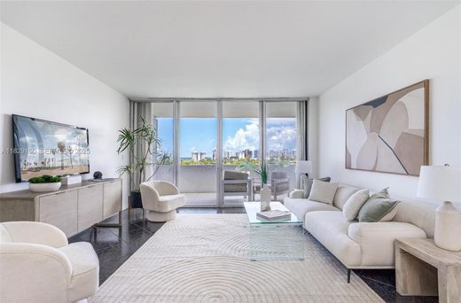 Wohnkomplexe in Bay Harbor Islands, Miami-Dade County