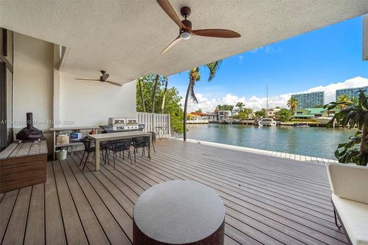 Casa di città a Sunny Isles Beach, Miami-Dade County