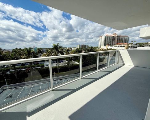 Residential complexes in Fort Lauderdale, Broward County