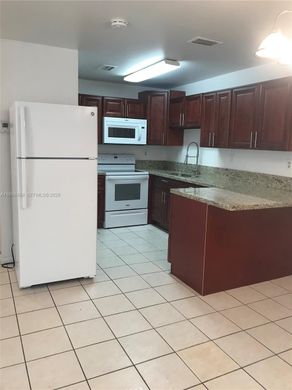 Komplex apartman Hallandale Beach, Broward County