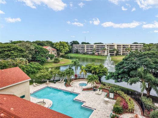 Residential complexes in Delray Beach, Palm Beach