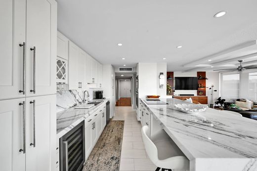 Residential complexes in Boca Raton, Palm Beach