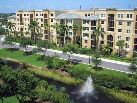 Residential complexes in Boynton Beach, Palm Beach