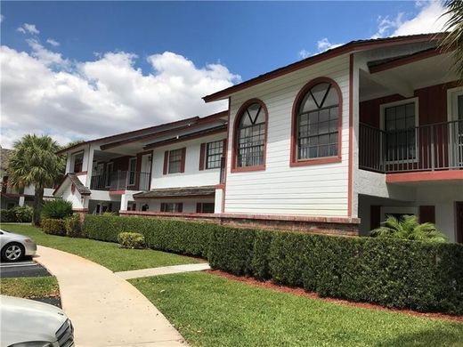 Coral Springs, Broward Countyのアパートメント・コンプレックス