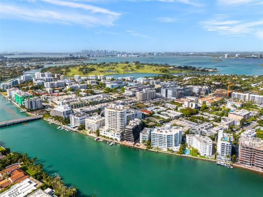 Kamienica w Bay Harbor Islands, Miami-Dade County