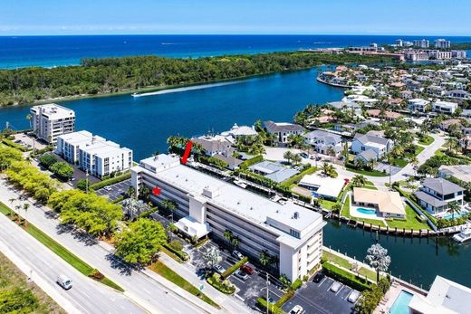 Residential complexes in Boca Raton, Palm Beach