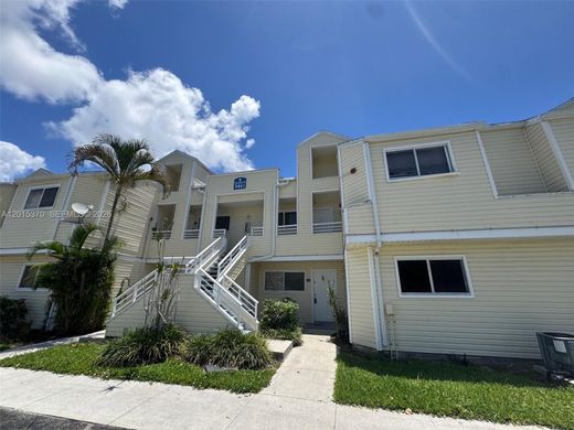 Residential complexes in Oakland Park, Broward County