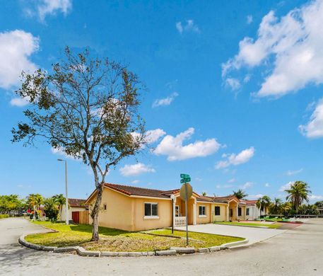 Townhouse in Hialeah, Miami-Dade