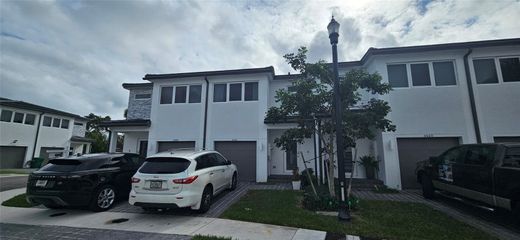 Townhouse in Pembroke Park, Broward County