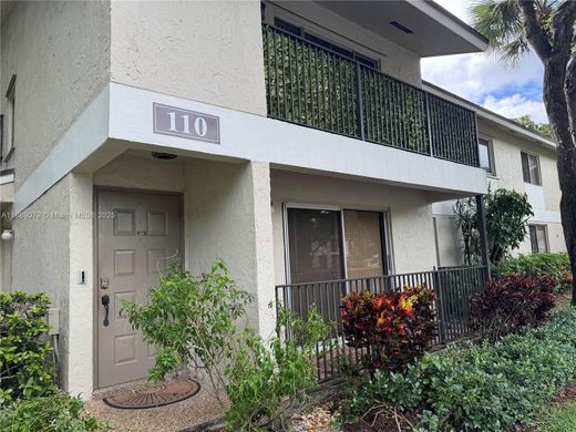 Pompano Beach, Broward Countyのアパートメント・コンプレックス