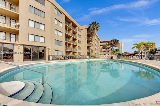 Residential complexes in Hallandale, Broward County