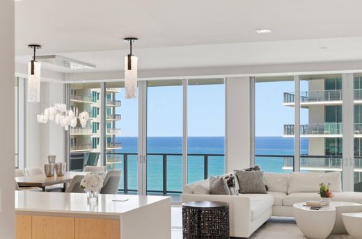 Residential complexes in Palm Beach Shores, Palm Beach
