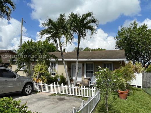 Villa - Hallandale Beach, Broward County