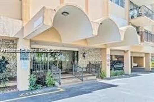 Residential complexes in North Miami, Miami-Dade