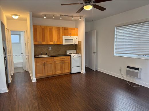 Residential complexes in Miami Beach, Miami-Dade