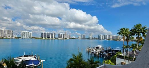 Complexes résidentiels à Sunny Isles Beach, Comté de Miami-Dade