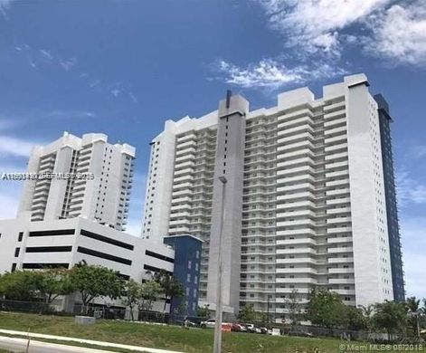 Residential complexes in North Miami, Miami-Dade