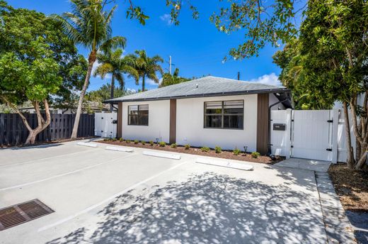 Residential complexes in Fort Lauderdale, Broward County