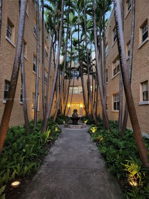 Residential complexes in Miami Beach, Miami-Dade