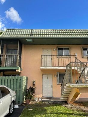 公寓楼  Palm Springs, Palm Beach County