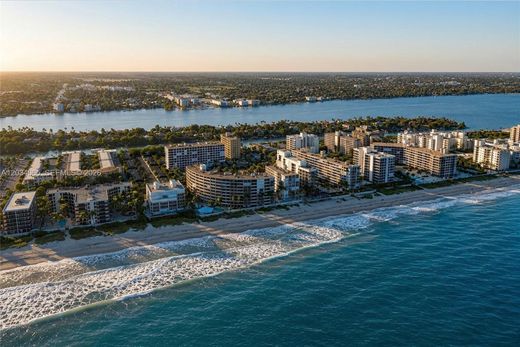 Residential complexes in South Palm Beach, Palm Beach