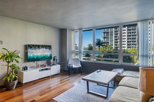 Residential complexes in Miami Beach, Miami-Dade