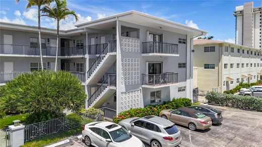 Residential complexes in Hollywood, Broward County