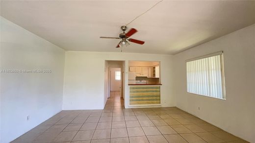 Residential complexes in Fort Lauderdale, Broward County