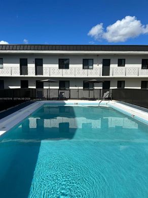 公寓楼  Hialeah, Miami-Dade County