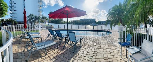 Residential complexes in Pompano Beach, Broward County