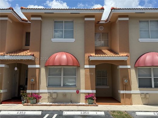 Townhouse in Miami, Miami-Dade